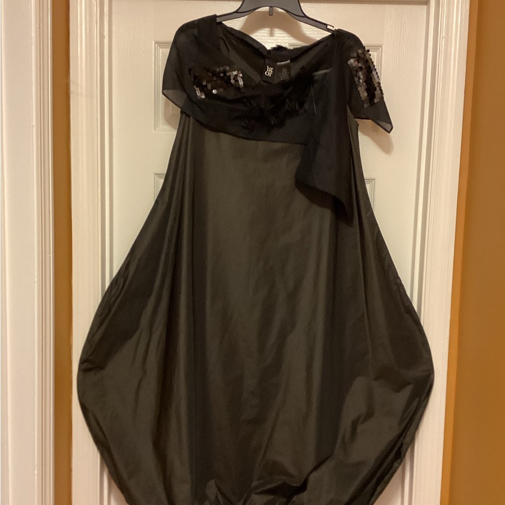 Elegant voluminous dress. Worn once!